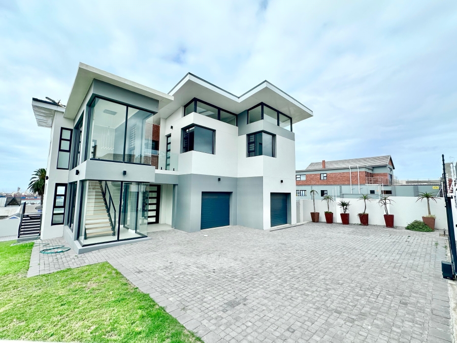 To Let 4 Bedroom Property for Rent in Humerail Eastern Cape